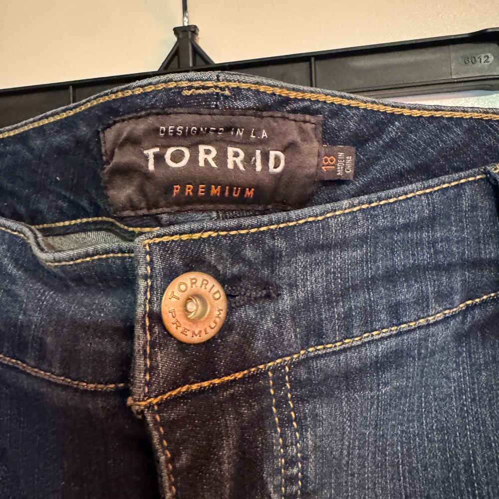 Torrid Women's Deep Indigo Jean Shorts - Picture 3 of 4